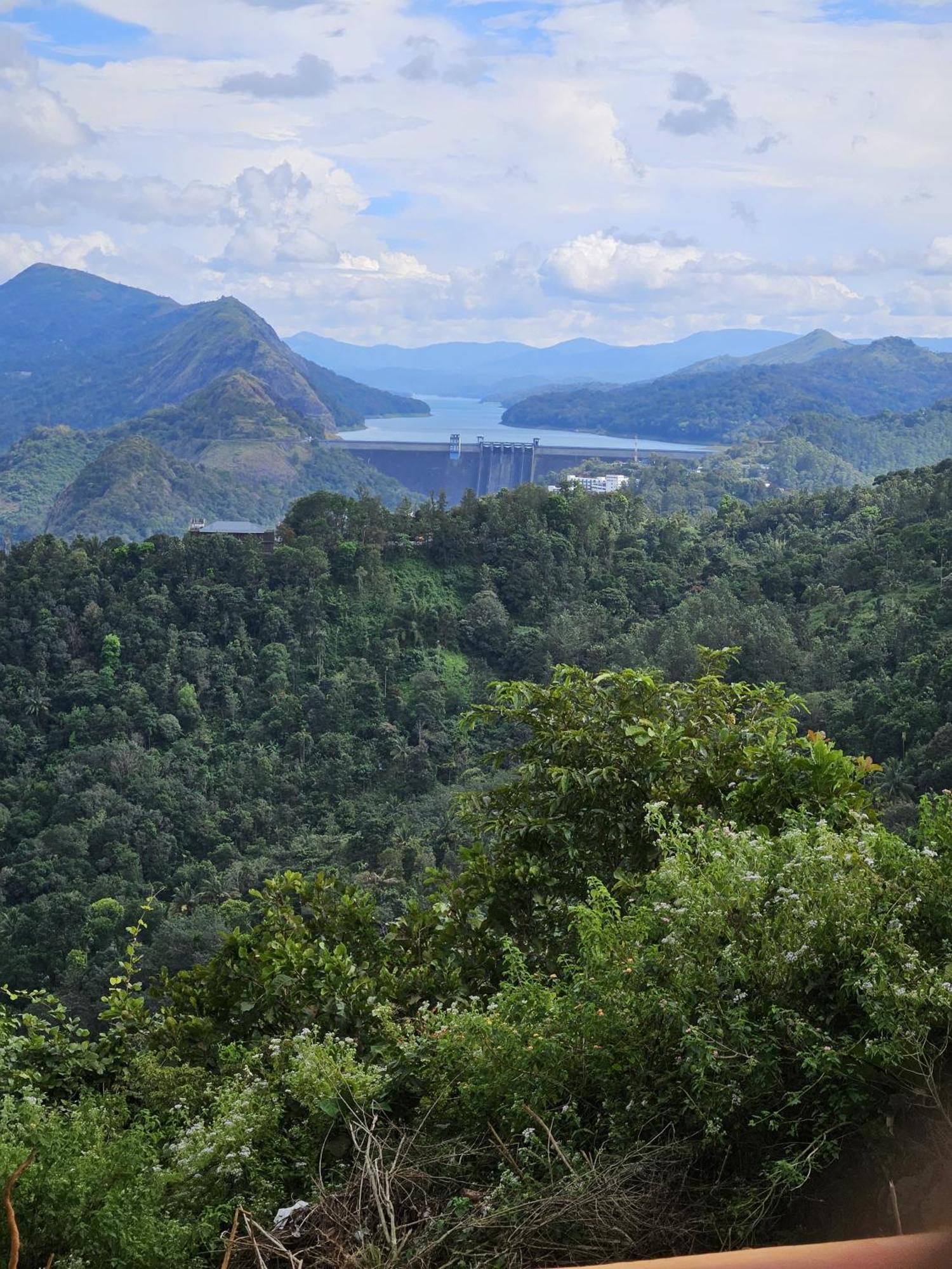 Idukki Dam View Resort ภายนอก รูปภาพ